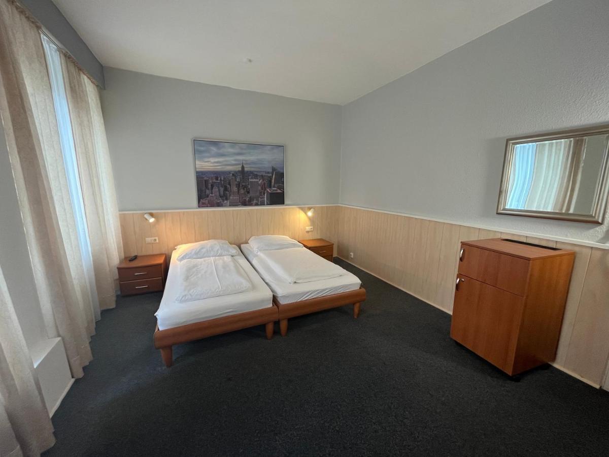 Hotel Schwarzer Baer Ганновер Экстерьер фото