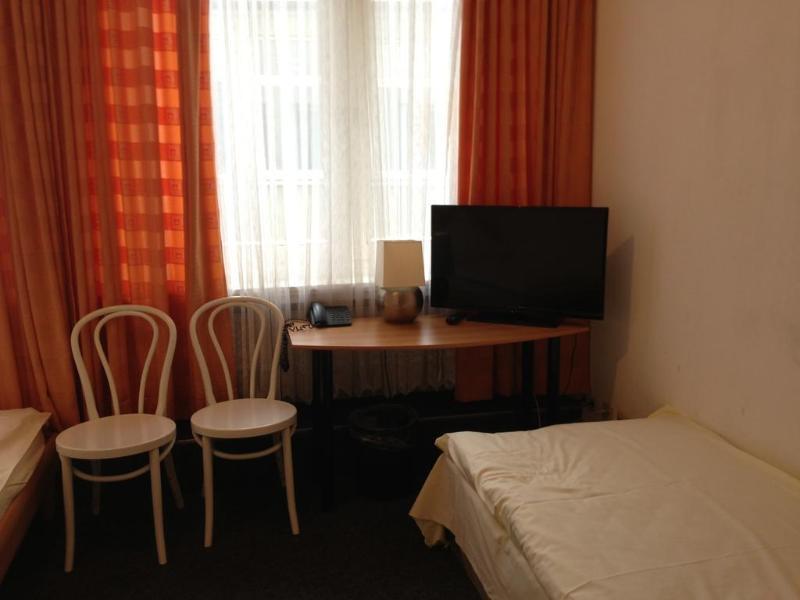 Hotel Schwarzer Baer Ганновер Экстерьер фото