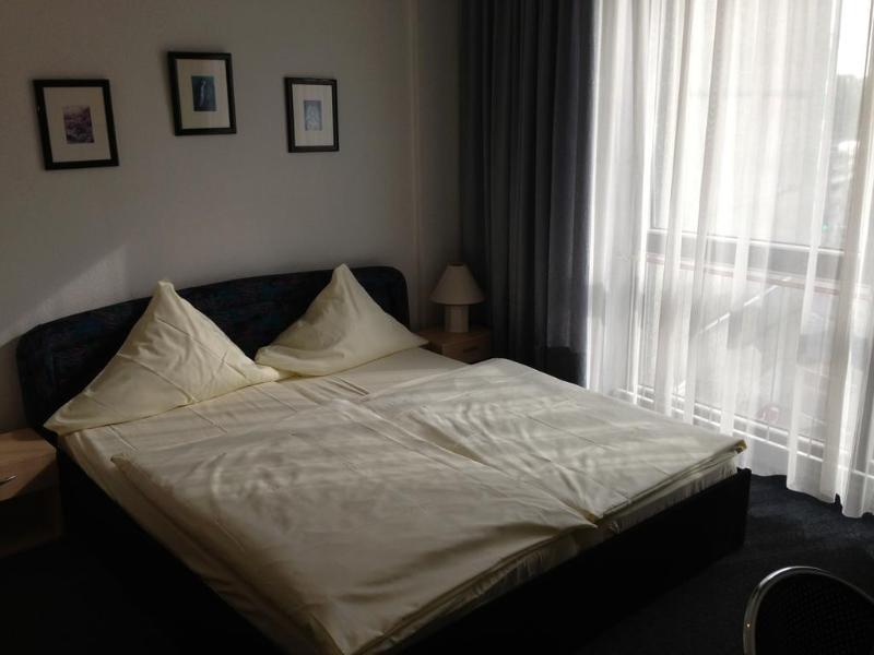Hotel Schwarzer Baer Ганновер Экстерьер фото