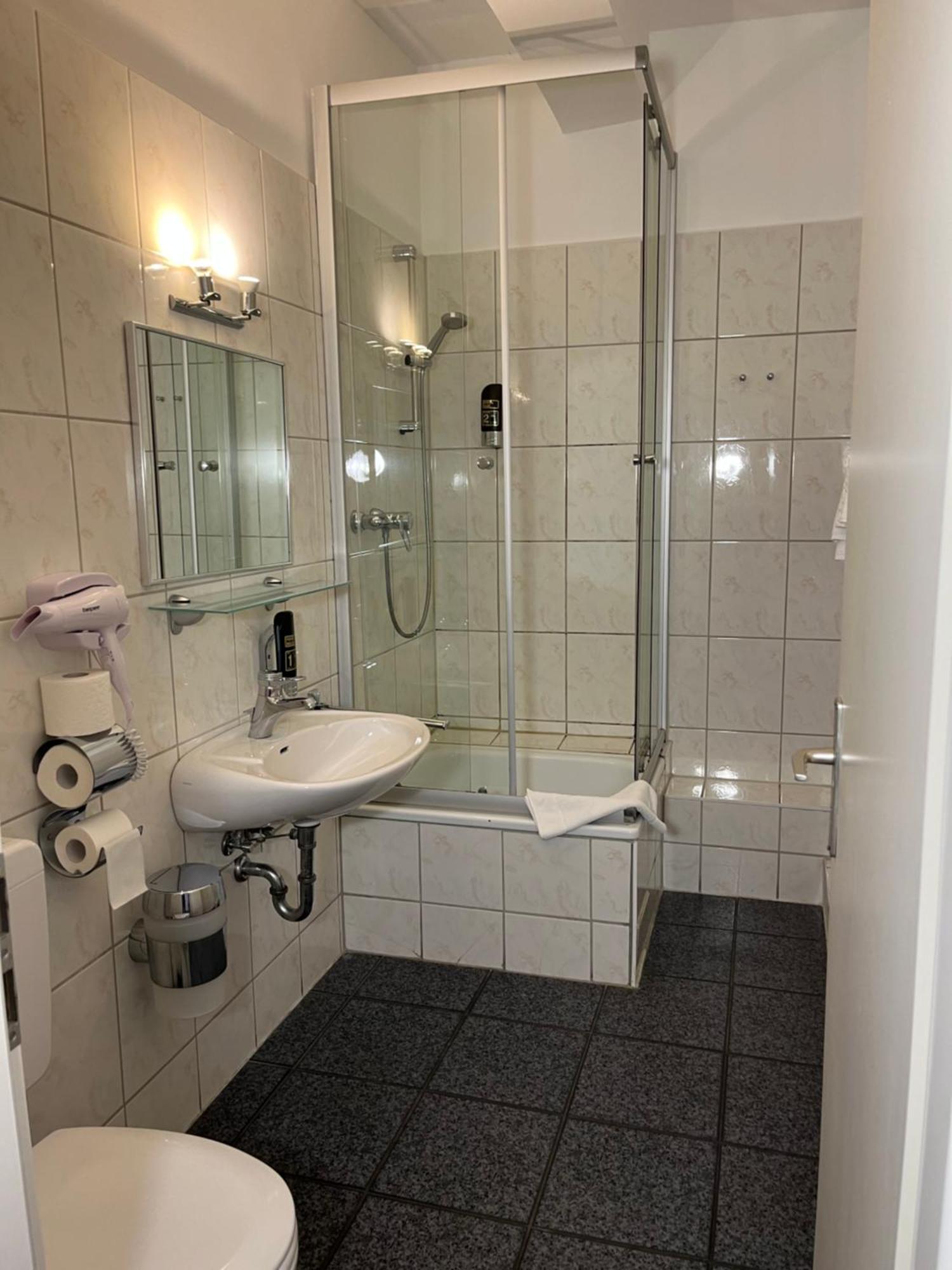 Hotel Schwarzer Baer Ганновер Экстерьер фото